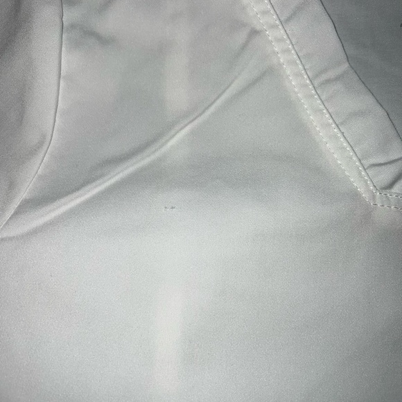 White Cherokee Workwear Revolution V-Neck Scrub Top Shirt Women's - Picture 2 of 5